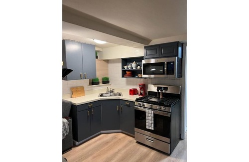 Canarsie Apartment | Charming Studio Apartment near Carnasie Park for Couples