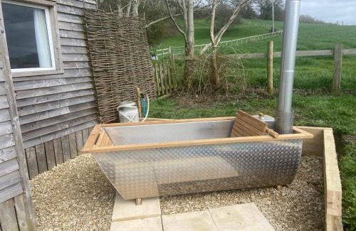 Shaftesbury House | Charming Goldhill Glamping Lodge with Pet-Friendly Amenities
