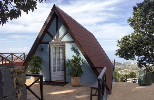 La Orotava Cottage | Relax at Casa Rural Oscar Burchard with Pool & Kitchen