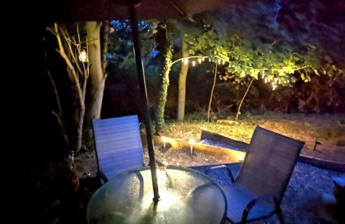 Ruskington House | Serene Brook-Side Lodge: Ideal for Families and Pets