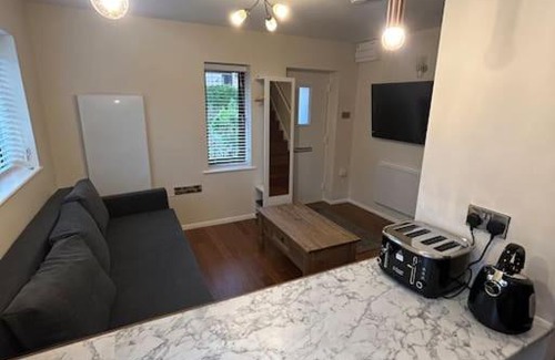 Hereford House | Stylish 1 Bed House Ideal for Family Getaways