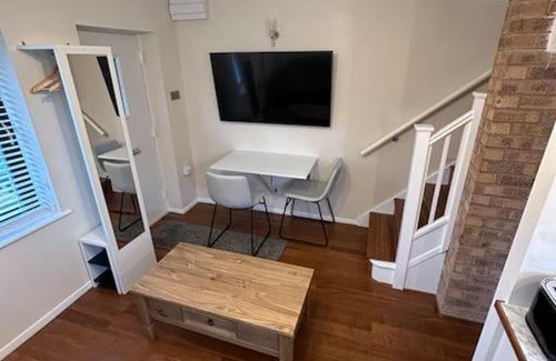Hereford House | Stylish 1 Bed House Ideal for Family Getaways