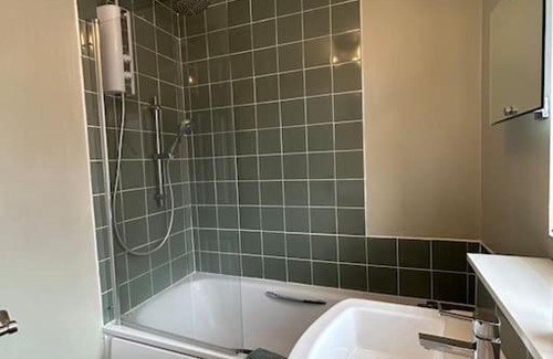 Hereford House | Stylish 1 Bed House Ideal for Family Getaways