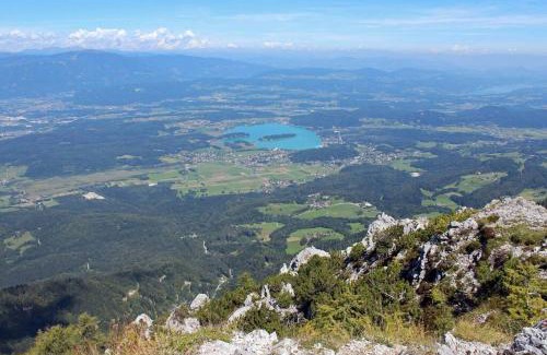 Oberaichwald Apartment | Inviting Apartment Steps from Beautiful Faaker See