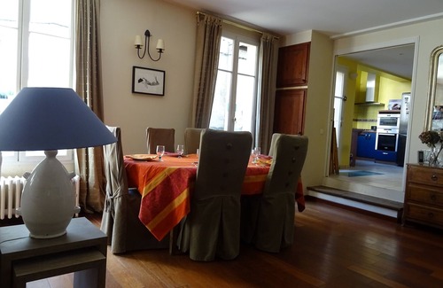 Notre-Dame House | Serene Townhouse Steps from Château de Versailles, Rated 10/10
