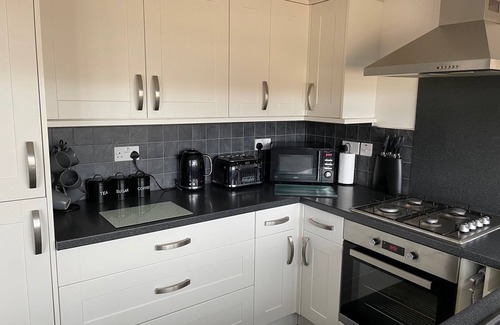 Wisbech House | Welcoming Annex with Secure Gated Parking & Family Amenities