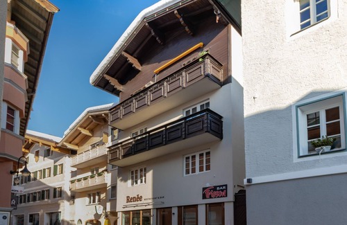 Hopfgarten Markt Apartment | Cozy Apartment Steps from the Skilift with Breakfast Included