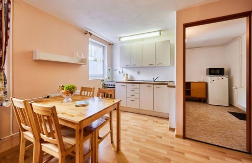 Svoboda nad Upou Apartment | Cozy Apartment for 4 with WiFi, Patio & Pet-Friendly Amenities