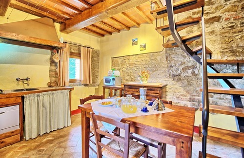Castelnuovo Berardenga Apartment | Cozy Apartment for Two with Pool, WIFI & Panoramic Views