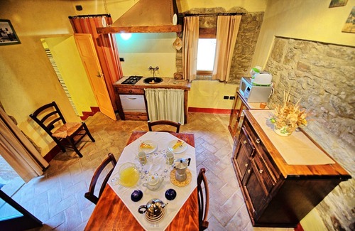 Castelnuovo Berardenga Apartment | Cozy Apartment for Two with Pool, WIFI & Panoramic Views