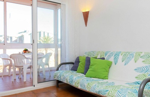 Els Griells Apartment | Cozy Oceanfront Apartment for 4 with WiFi & Kitchen