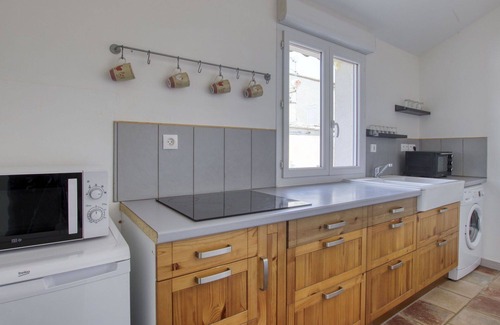 Le Beausset Apartment | Welcoming Apartment for 4 with Ocean Views and Pets Allowed