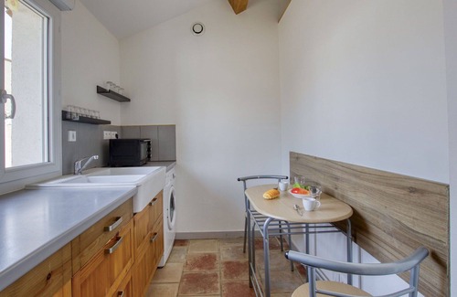 Le Beausset Apartment | Welcoming Apartment for 4 with Ocean Views and Pets Allowed