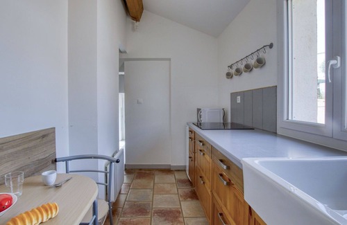 Le Beausset Apartment | Welcoming Apartment for 4 with Ocean Views and Pets Allowed