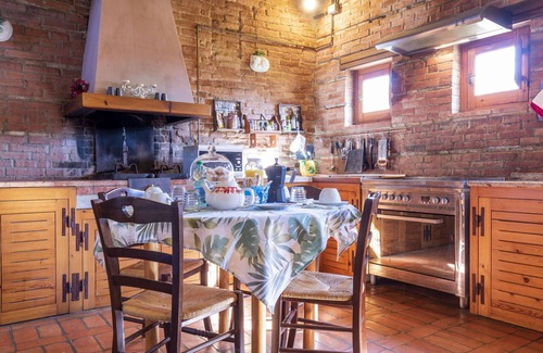 Castiglione del Lago House | Cozy Villa Apartment with Pool, Hot Tub & Pet-Friendly Stay