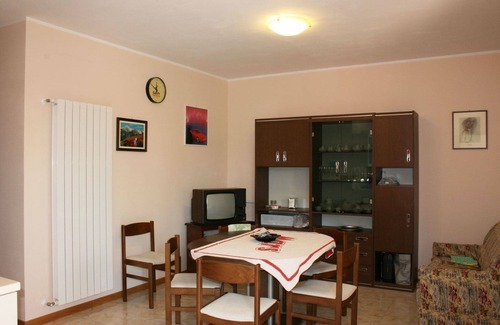 Marciano della Chiana Apartment | Inviting Apartment with Pool and A/C near Arezzo