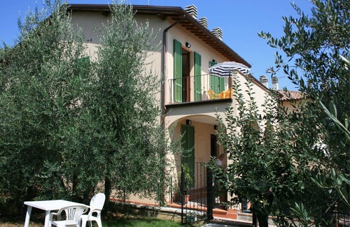 Marciano della Chiana Apartment | Inviting Apartment with Pool and A/C near Arezzo