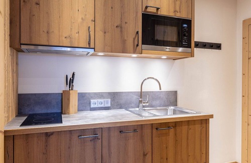 Reith bei Kitzbuehel Apartment | Inviting Apartment for 6 with Hot Tub and Pet Friendly Perks