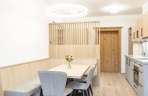 Reith bei Kitzbuehel Apartment | Inviting Apartment for 6 with Hot Tub and Pet Friendly Perks
