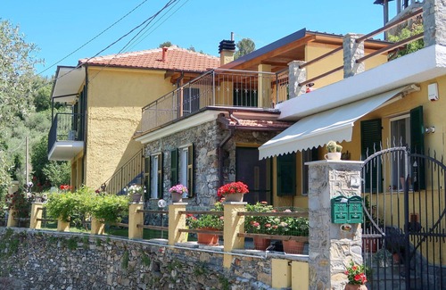 Villanova d'Albenga Apartment | Elegant Apartment for 6 with Ocean View & Modern Amenities
