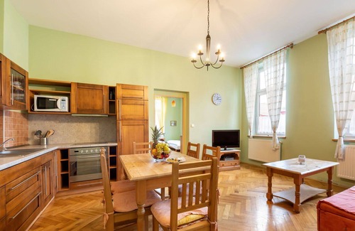 Desna Apartment | Cozy Apartment for 4 with Hot Tub, Pet Friendly & WIFI
