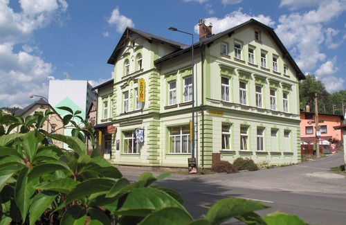 Desna Apartment | Cozy Apartment for 4 with Hot Tub, Pet Friendly & WIFI