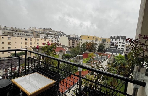 Le Kremlin-Bicetre Apartment | Cosy apartment with views over Paris