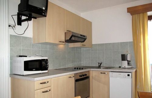 St. Valentin auf der Haide Apartment | Comfortable Apartment for 6 with Balcony & Pet-Friendly Perks