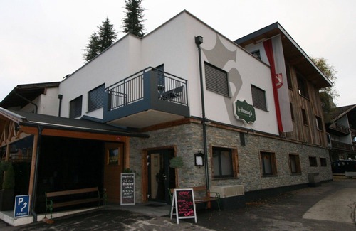 Uderns Apartment | Cozy Apartment for 6 with Lake View, WIFI & Parking