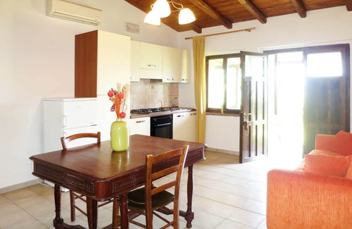 Santo Villa | Inviting Apartment with Pool, Pets Welcome & Scenic Views