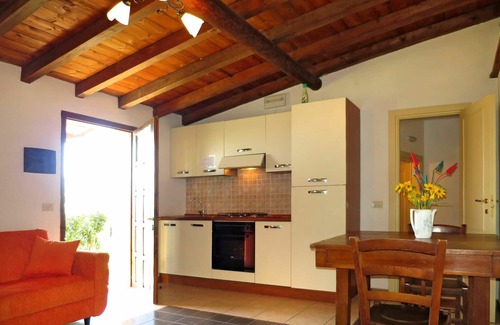 Santo Villa | Cozy Villa Apartment for 4 with Pool and Panoramic Views