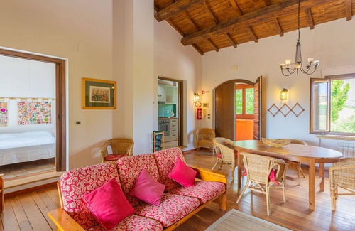 Citta Sant'Angelo House | Inviting Villa Apartment for 5 with Pool and Ocean View