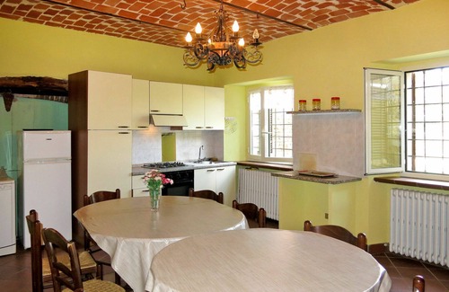 Cortazzone Villa | Inviting Villa Apartment for 14 with Pool and Pet-Friendly