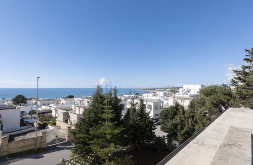 Torre Vado Apartment | Welcoming Apartment for 8 with Oceanfront Views & Pets Allowed