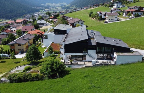 Telfes im Stubai Apartment | Cozy Apartment for 6 with Pool, Pets Welcome & Panoramic Views