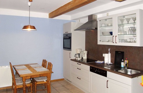 Altenkirchen Villa | Inviting Villa Apartment for 4 with Ocean Views & Pets
