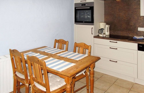 Altenkirchen Villa | Inviting Villa Apartment for 4 with Ocean Views & Pets