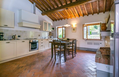 Castelfiorentino Villa | Comfortable Villa Apartment for 8 with Pool and Pet-Friendly