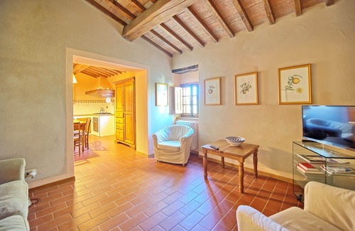 San Casciano in Val di Pesa Apartment | Pet-Friendly Apartment with Pool & Panoramic Views Near Greve