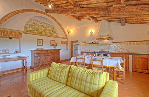 Monteroni d'Arbia Apartment | Inviting Apartment with Pool & Views, Near Siena