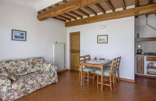 Sesto Fiorentino Villa | Delightful Villa Apartment for 3 with Pool, WIFI & Pets