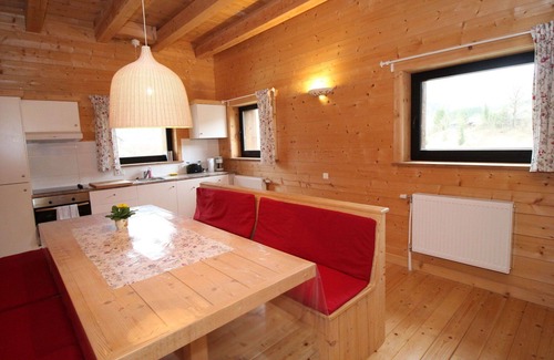 Muhldorf Apartment | Cozy Apartment for 9 with WiFi, Parking & Family Perks