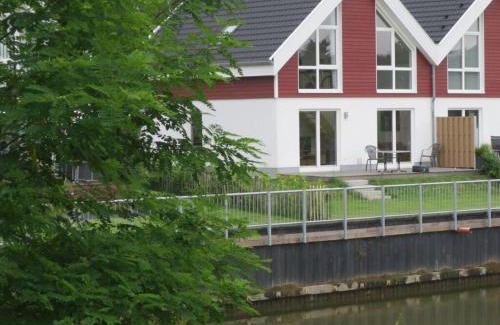 Nordhorn Apartment | Charming Lakefront Apartment with Pet-Friendly Perks