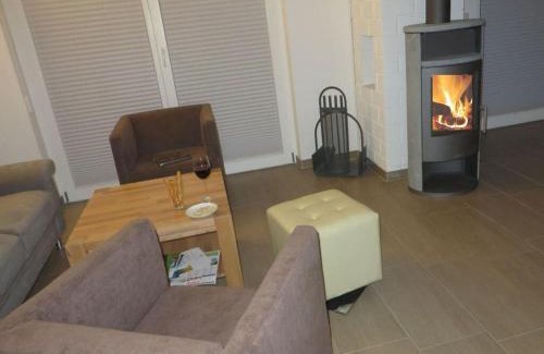 Nordhorn Apartment | Charming Lakefront Apartment with Pet-Friendly Perks