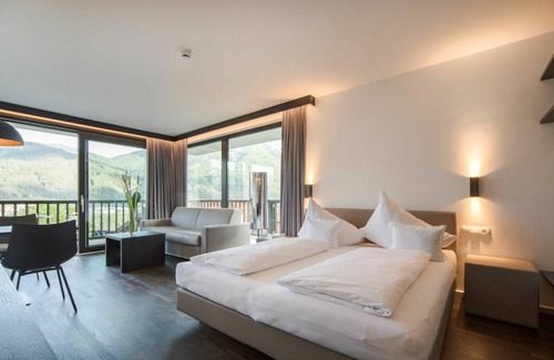 Telfes im Stubai Apartment | Cosy apartment for 6 people with WIFI, pool, TV, terrace, pets allowed, panoramic view and parking