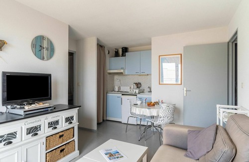 Lacanau-Ocean Apartment | Cozy Apartment for 4 with Pool, Terrace & Pet-Friendly Options