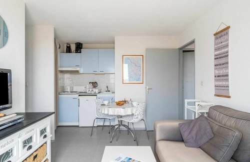 Lacanau-Ocean Apartment | Cozy Apartment for 4 with Pool, Terrace & Pet-Friendly Options