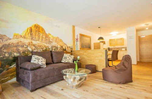 Runhof Apartment | Cozy Apartment for 4 with WIFI, Terrace, and Pet Welcome