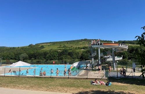 Rippig Apartment | Cosy apartment for 4 guests with pool, WIFI, TV and parking