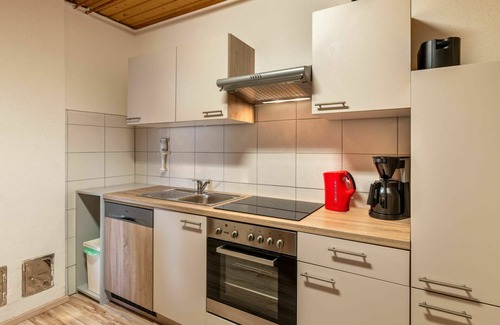 Albeck Apartment | Spacious Apartment for 14 with WIFI, Patio & Parking